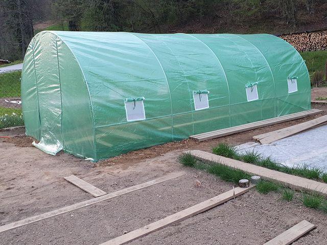 Sabin Voicu - Am montat sera noastră. Acum putem începe să plantăm. Suntem foarte bucuroși că am cumpărat-o.